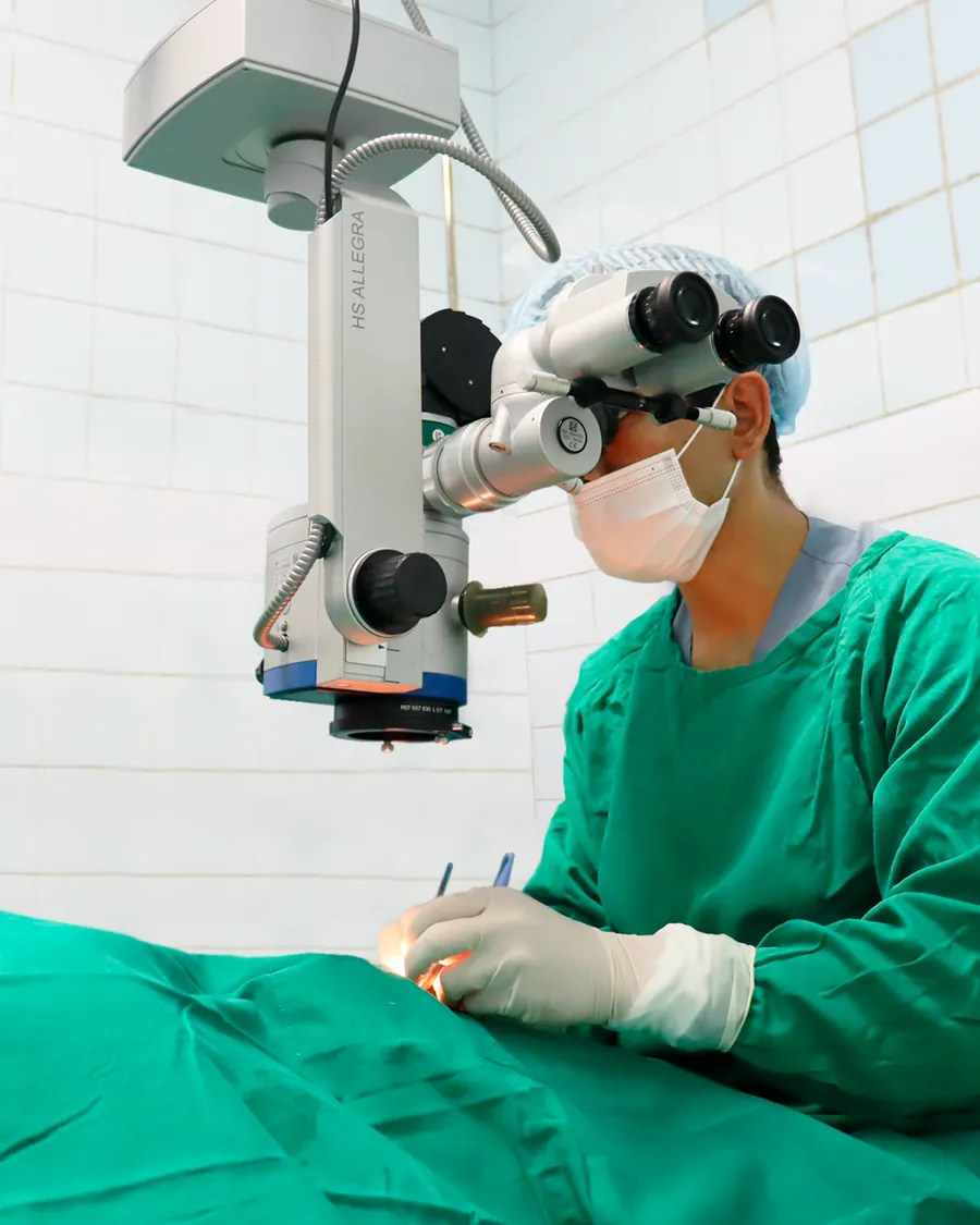 Medición de presión ocular en consulta